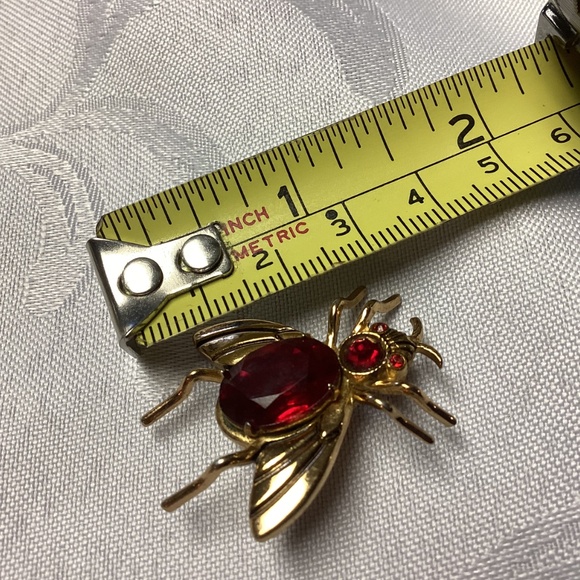 CORO PEGASUS. RED CENTER BEE BROOCH SIGNED ❣️❣️❣️❣️❣️ - Picture 8 of 12